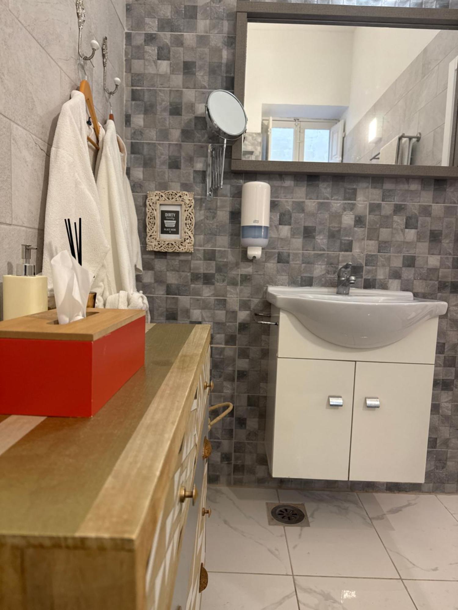 شقة Bebirgu Palazzino Luxury 2 Jacuzzi To Share المظهر الخارجي الصورة